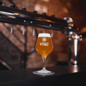 Découvrez la bière Vivat Blonde en pression au bar de la brasserie